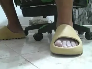 Chaturbate Live Porn of srfindomfeet_