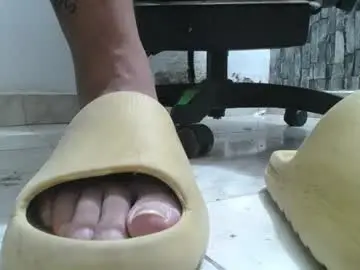 Chaturbate Best live sex cam show of srfindomfeet_