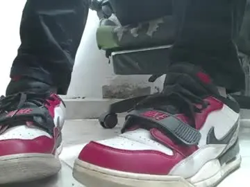 Chaturbate Nude Webcam of srfindomfeet_