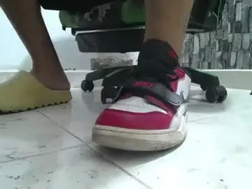 Chaturbate Live Sex of srfindomfeet_