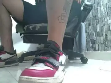 Chaturbate Live Sex of srfindomfeet_