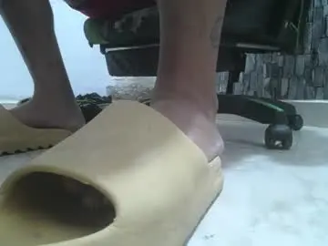 Chaturbate Live Sex Cam of srfindomfeet_
