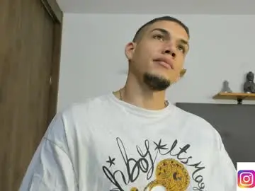 Chaturbate Watch Live Sex Cams of axel_taylor21