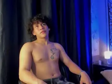 Chaturbate Watch Live Sex Cams of adrian_black86306