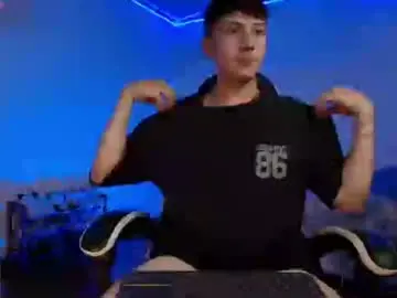 Chaturbate Live Sex Cam of oliver_kyy