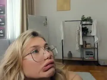 Chaturbate Adult Video Chat of glossybabe_
