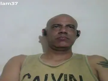 Chaturbate Live Sex Cam of retlam37