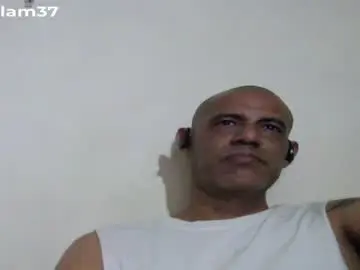 Chaturbate Live Sex Cam of retlam37
