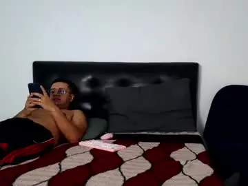 Chaturbate Free Porn Cam of max_and_lilu2