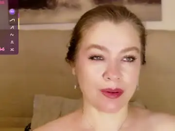 Chaturbate Live Sex Cam of petersemily