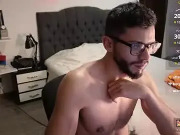 Chaturbate Live Sex Cam of phantom_bigger1