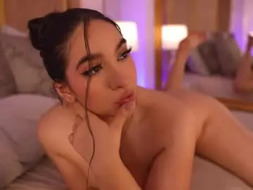 Chaturbate Live Sex Cam of lyrabellini