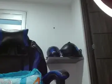 Chaturbate Live Sex Cam of yourfavorite_bigclit