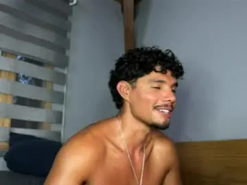Chaturbate Live Sex Cam of daniel0910s