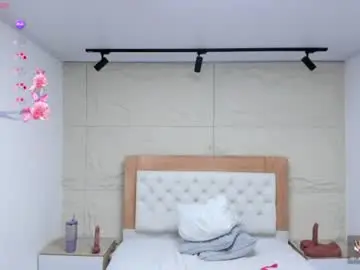 Chaturbate Live Sex Cam of reachelwills
