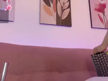 Chaturbate Live Sex Cam of helen_diaz1