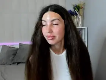 Chaturbate Live Sex Cam of lira_revery