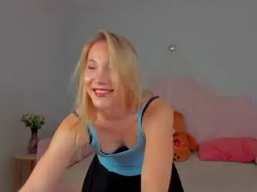 Chaturbate Live Sex Cam of elaravoltage