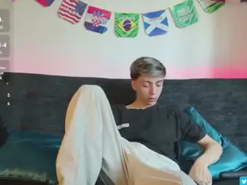 Chaturbate Live Porn of ethan_and_ava