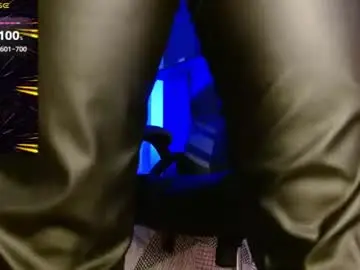 Chaturbate Live Sex Cam of tian_castle