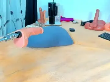 Chaturbate Live Sex Cam of dip_chocolate
