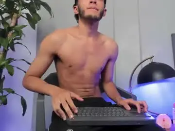 Chaturbate Live Sex Cam of tyler_fox_