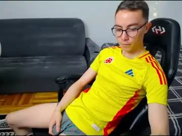 Chaturbate Adult Video Chat of charlieseyer