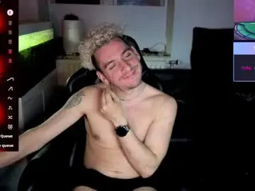 Chaturbate Nude Webcam of rayzel_white