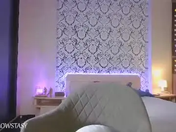Chaturbate Live Sex Cam of glowstacy