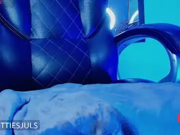 Chaturbate Nude Webcam of hottiesjuls