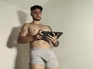 Chaturbate Live Sex Cam of latinboyvip_