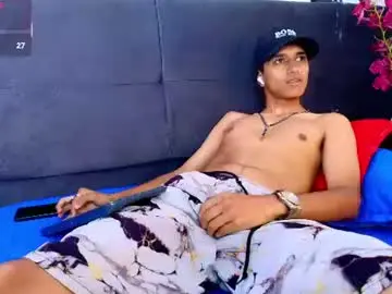 Chaturbate Nude Webcam of alan_colthon