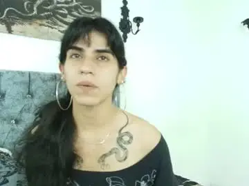 Chaturbate Live Sex Cam of bella_poisonous
