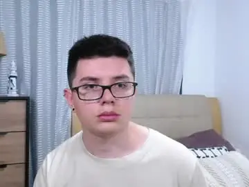 Chaturbate Live Sex Cam of kevinhunts