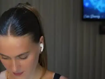 Chaturbate Live Sex Cam of lesliekorfs