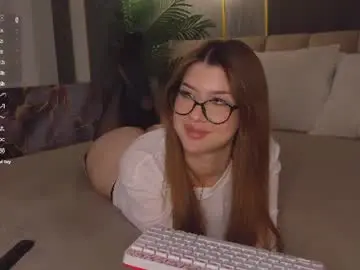 Chaturbate Live Sex Cam of sara_lewiis
