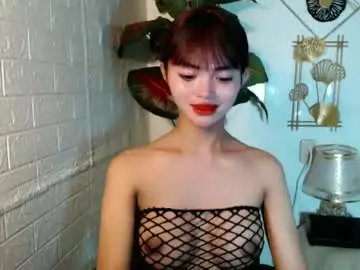 Chaturbate Live Sex Cam of sensational_yeng