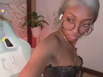 Chaturbate Nude Webcam of ahvi_ebony