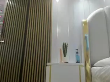 Chaturbate Live Sex Cam of roxy_flame_