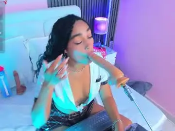 Chaturbate Live Sex Cam of clawdeen__wolf