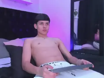 Chaturbate Live Sex Cam of andrew_restrepo