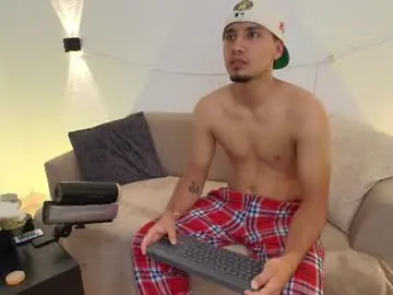 Chaturbate Live Porn of massimo_moretti01