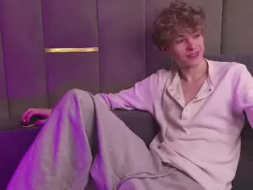 Chaturbate Sex Cam of curlytwinkboy