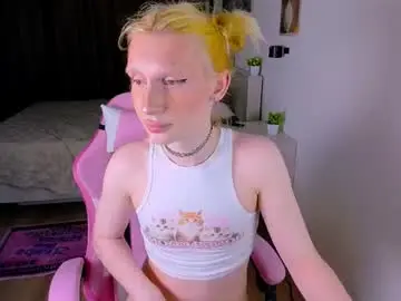 Chaturbate Live Sex Cam of mikaella_nicole