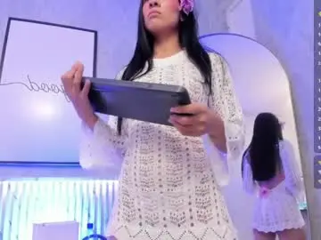 Chaturbate Live Sex Cam of isa_little4u
