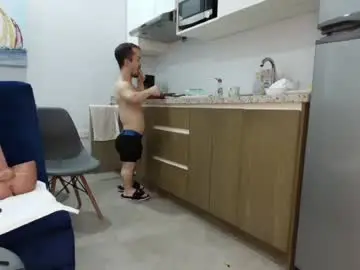 Chaturbate Live Sex of midgettripod1