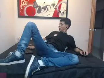 Chaturbate Live Sex Cam of andrescoll25