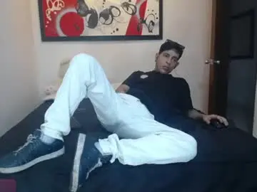 Chaturbate Nude Webcam of andrescoll25