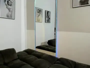 Chaturbate Live Sex Cam of olivia_collisn