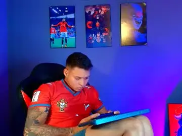 Chaturbate Live Sex Cam of evan_greey